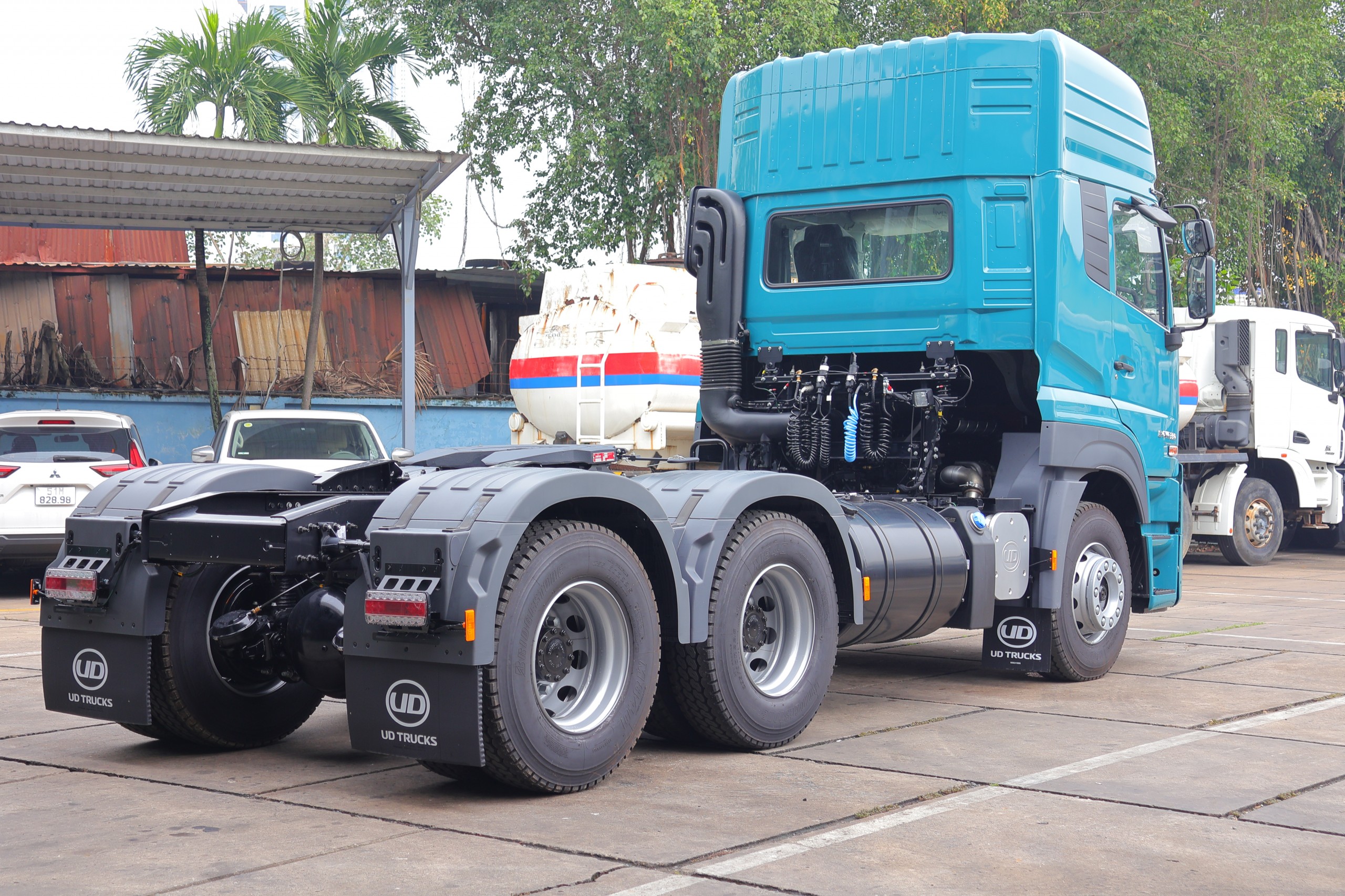 6x4 GWE 350 XXSL Green - http://marketing.udtrucks.com.vn/file/udtrucks/GWE-350-XXSL/Green/photo/img_5291.jpg