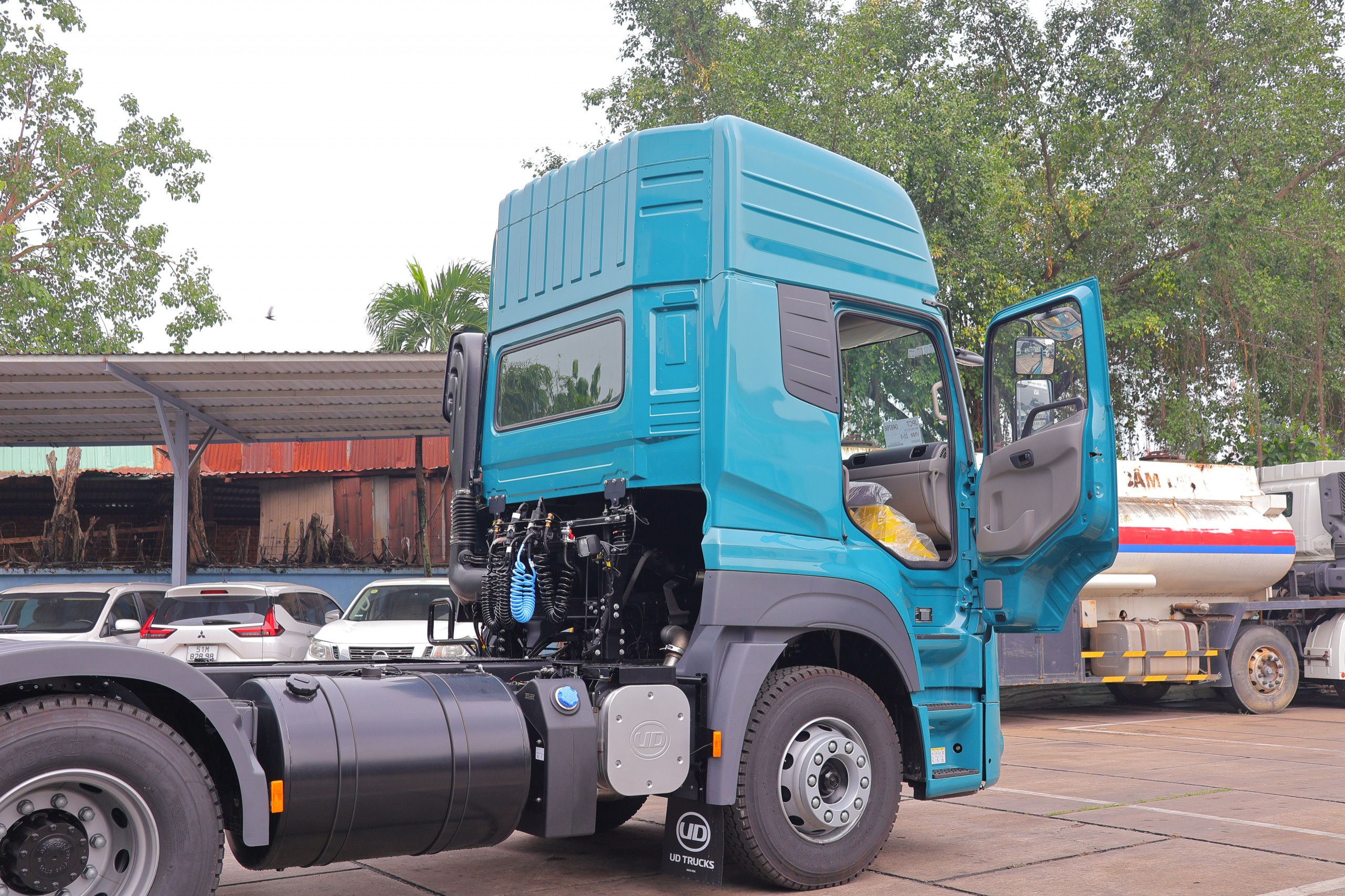6x4 GWE 350 XXSL Green - http://marketing.udtrucks.com.vn/file/udtrucks/GWE-350-XXSL/Green/photo/img_5318.jpg
