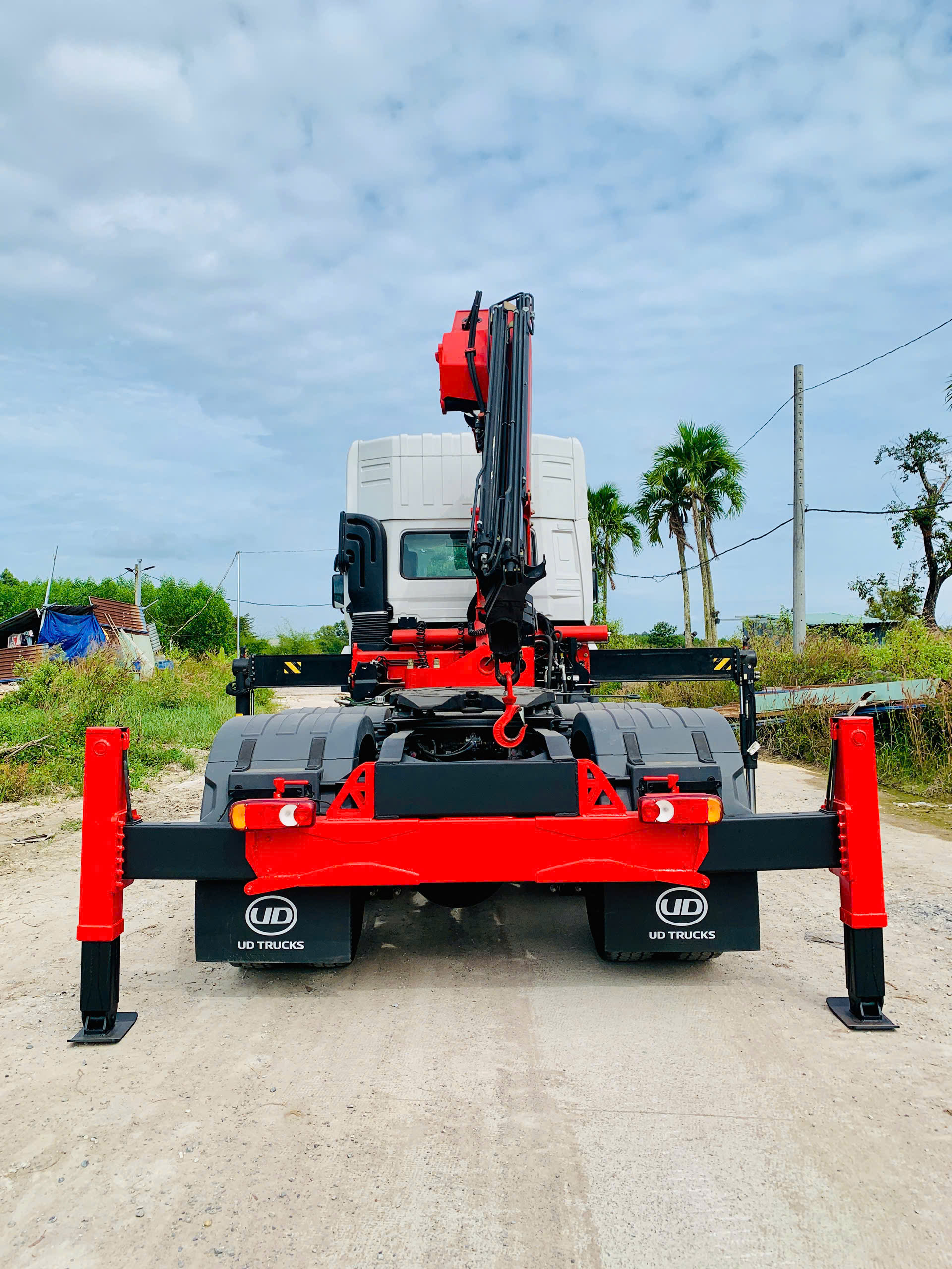 6x4 GWE 350 Sany Palfinger - http://marketing.udtrucks.com.vn/file/udtrucks/GWE-350-XXSL/Sany-Palfinger/photo/6x4_gwe_350_xxsl_sanypalfinger_spk_23500.jpg