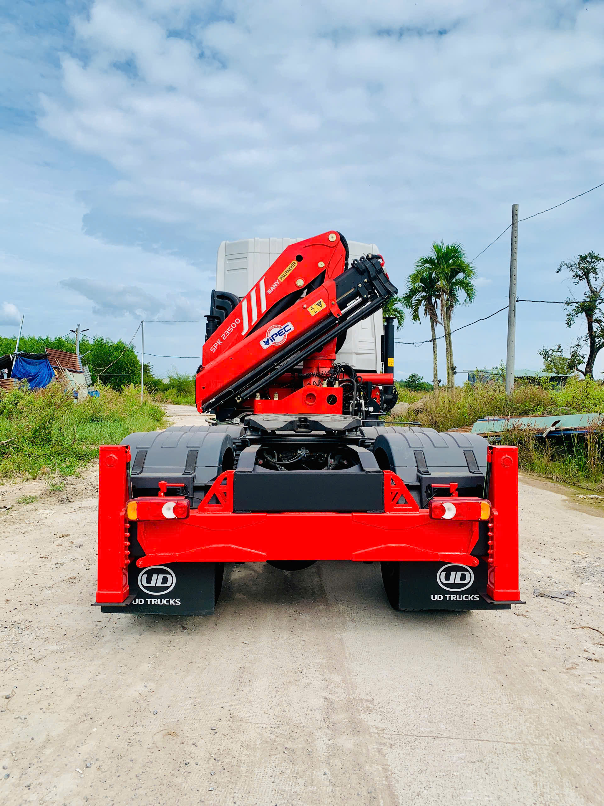 6x4 GWE 350 Sany Palfinger - http://marketing.udtrucks.com.vn/file/udtrucks/GWE-350-XXSL/Sany-Palfinger/photo/6x4_gwe_350_xxsl_sanypalfinger_spk_23500_4.jpg