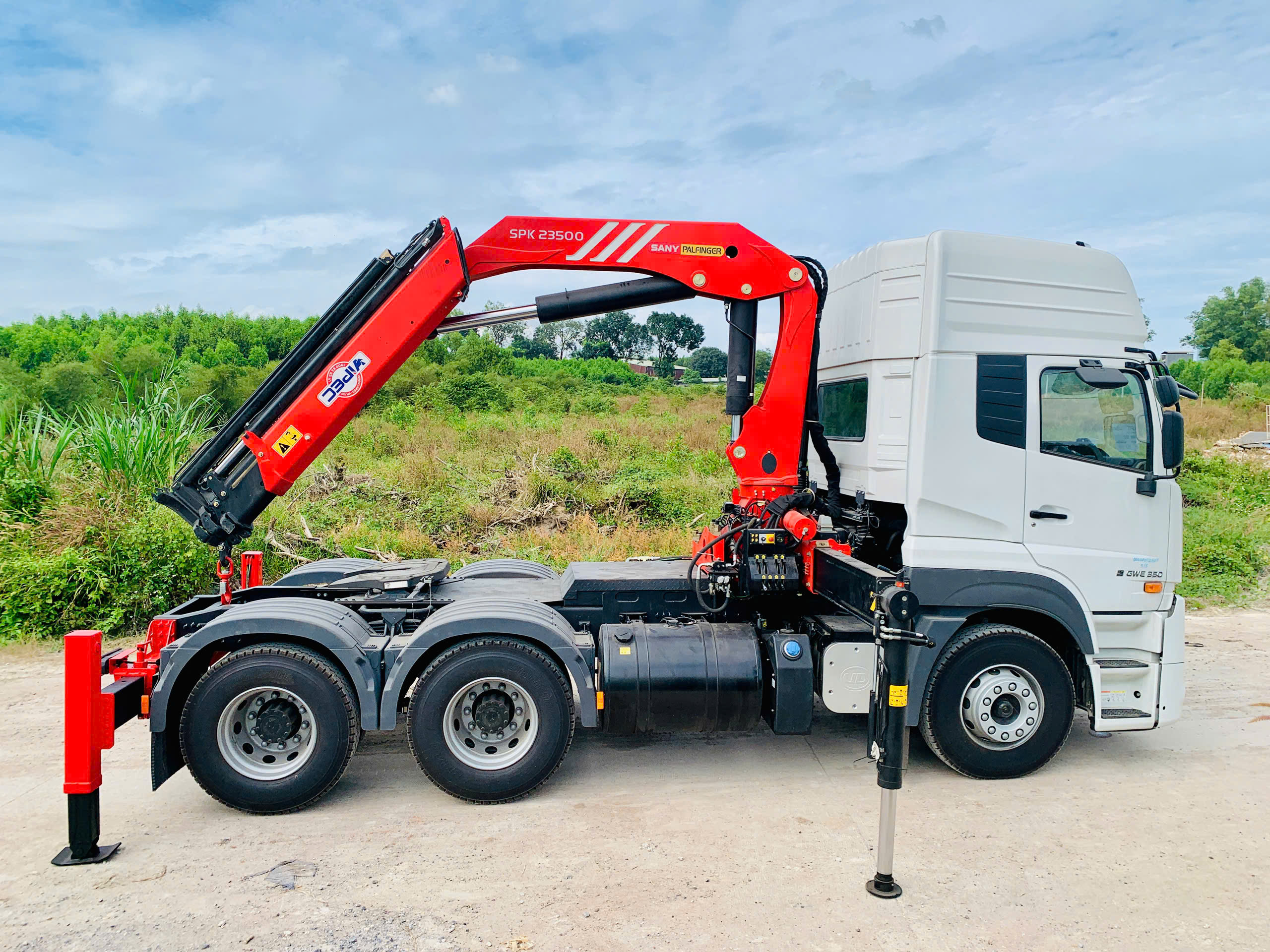 6x4 GWE 350 Sany Palfinger - http://marketing.udtrucks.com.vn/file/udtrucks/GWE-350-XXSL/Sany-Palfinger/photo/6x4_gwe_350_xxsl_sanypalfinger_spk_23500_7.jpg