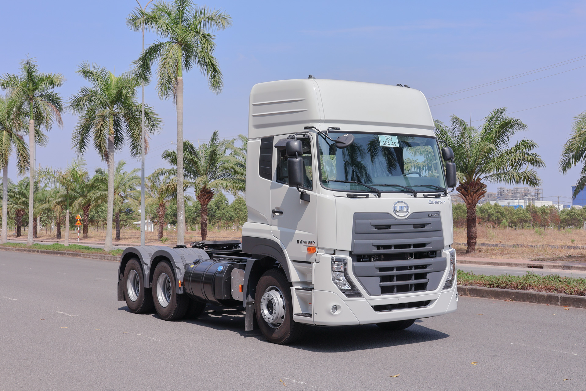 Đầu Kéo Nóc Cao 6x4 GWE 350 - http://marketing.udtrucks.com.vn/file/udtrucks/GWE-350-XXSL/photo/IMG_7646.jpg
