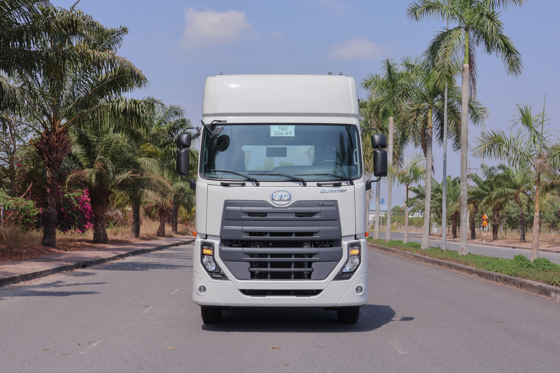 Đầu Kéo Nóc Cao 6x4 GWE 350 - http://marketing.udtrucks.com.vn/file/udtrucks/GWE-350-XXSL/photo/IMG_7647.jpg