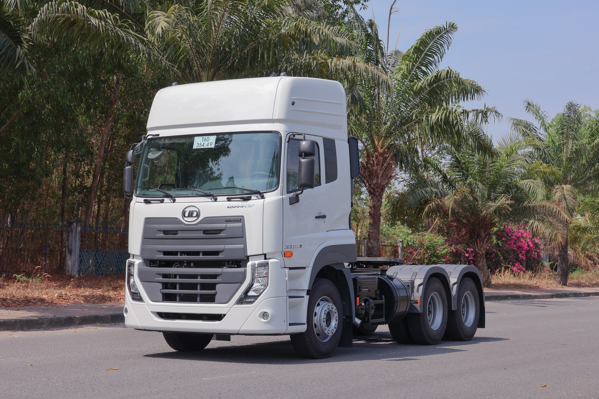 Đầu Kéo Nóc Cao 6x4 GWE 350 - http://marketing.udtrucks.com.vn/file/udtrucks/GWE-350-XXSL/photo/IMG_7648.jpg