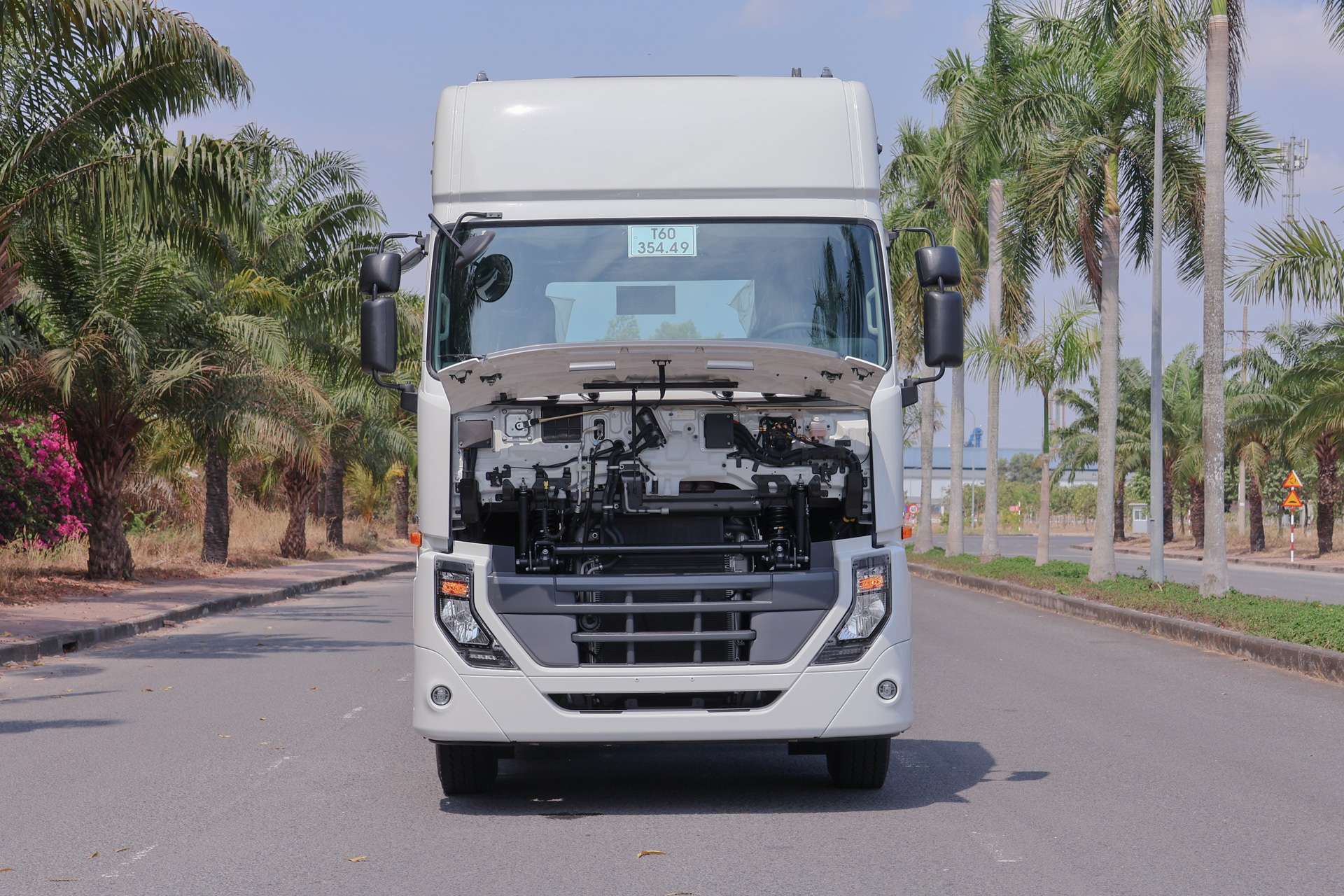 Đầu Kéo Nóc Cao 6x4 GWE 350 - http://marketing.udtrucks.com.vn/file/udtrucks/GWE-350-XXSL/photo/IMG_7666.jpg