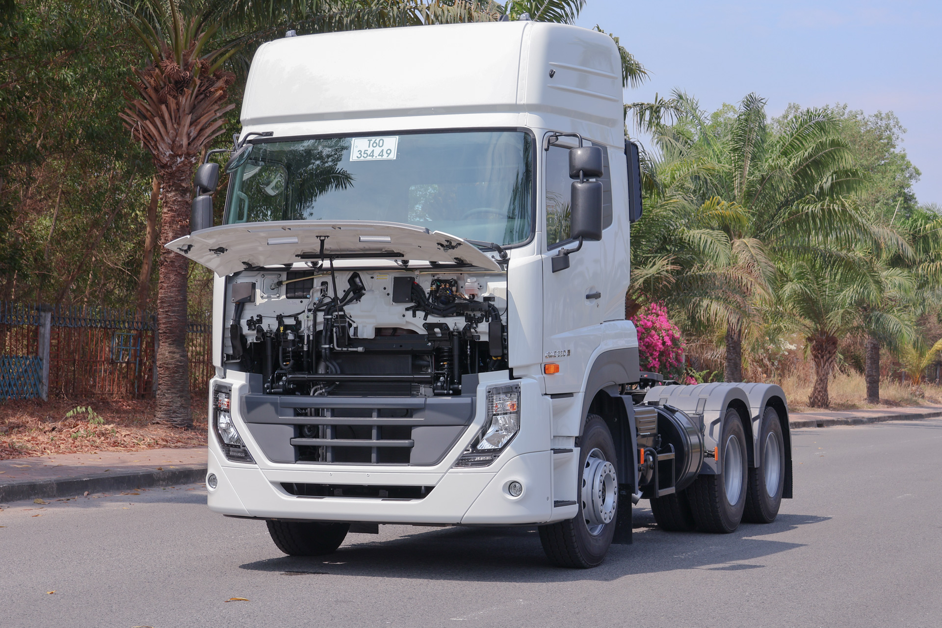 Đầu Kéo Nóc Cao 6x4 GWE 350 - http://marketing.udtrucks.com.vn/file/udtrucks/GWE-350-XXSL/photo/IMG_7667.jpg