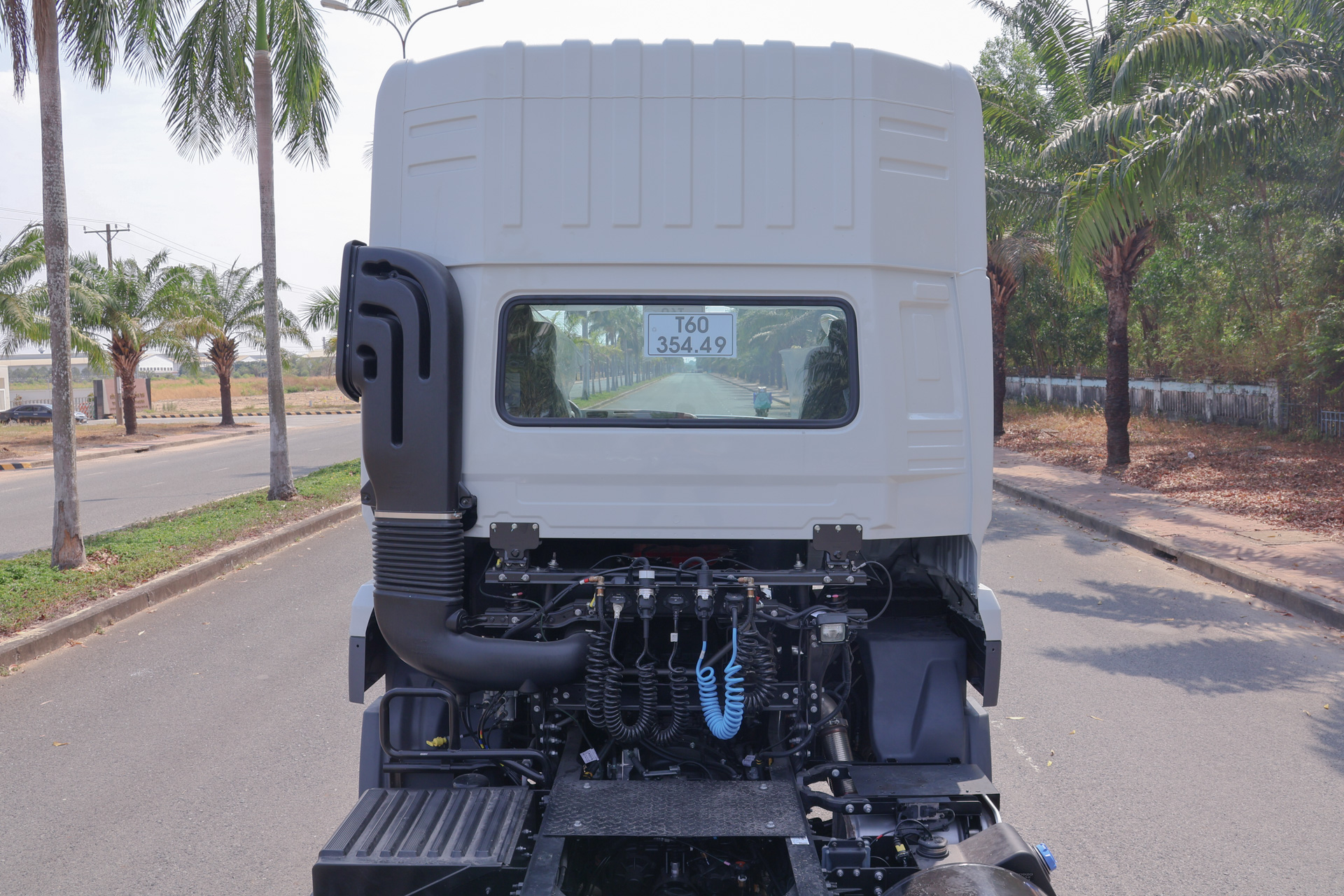 Đầu Kéo Nóc Cao 6x4 GWE 350 - http://marketing.udtrucks.com.vn/file/udtrucks/GWE-350-XXSL/photo/IMG_7675.jpg