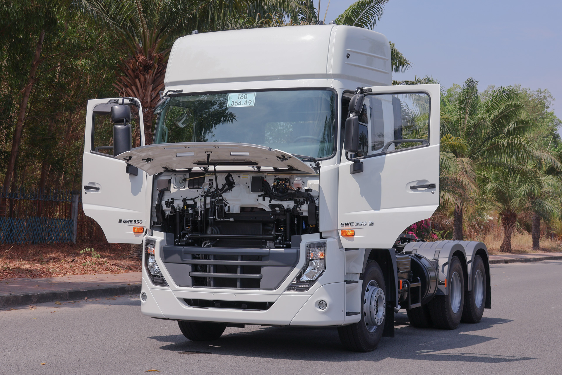 Đầu Kéo Nóc Cao 6x4 GWE 350 - http://marketing.udtrucks.com.vn/file/udtrucks/GWE-350-XXSL/photo/IMG_7681.jpg
