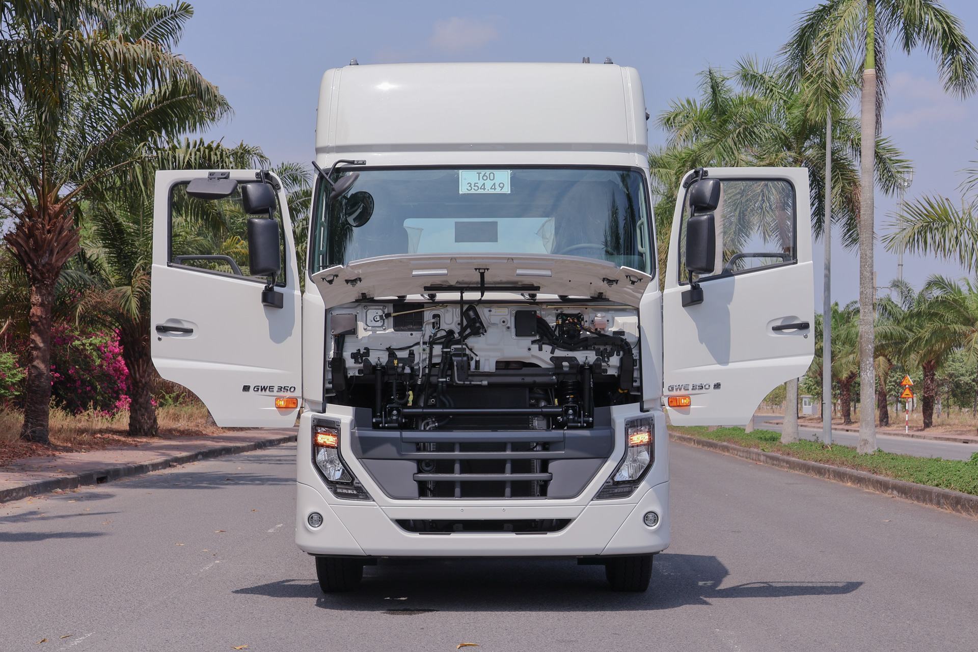 Đầu Kéo Nóc Cao 6x4 GWE 350 - http://marketing.udtrucks.com.vn/file/udtrucks/GWE-350-XXSL/photo/IMG_7682.jpg