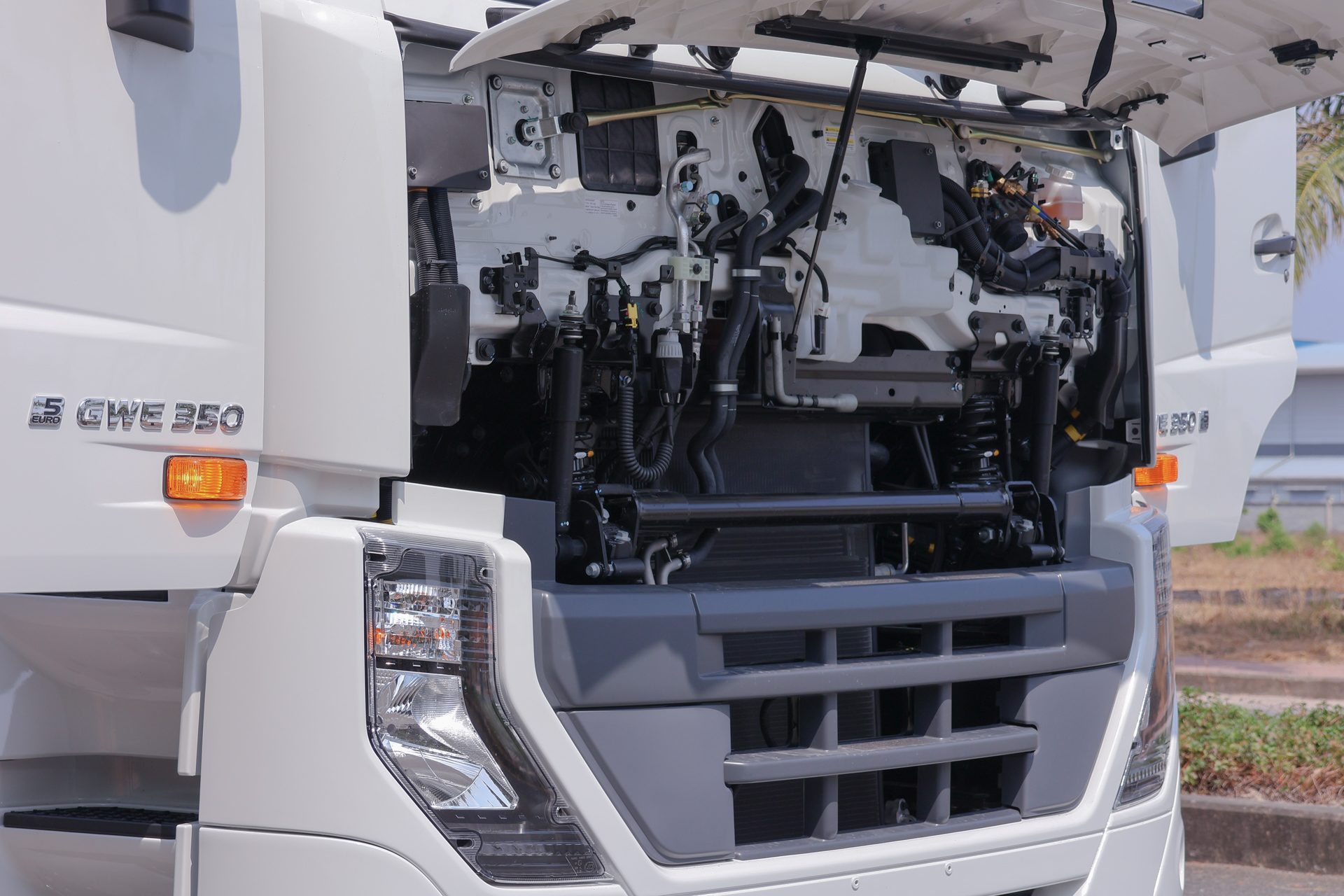Đầu Kéo Nóc Cao 6x4 GWE 350 - http://marketing.udtrucks.com.vn/file/udtrucks/GWE-350-XXSL/photo/IMG_7684.jpg