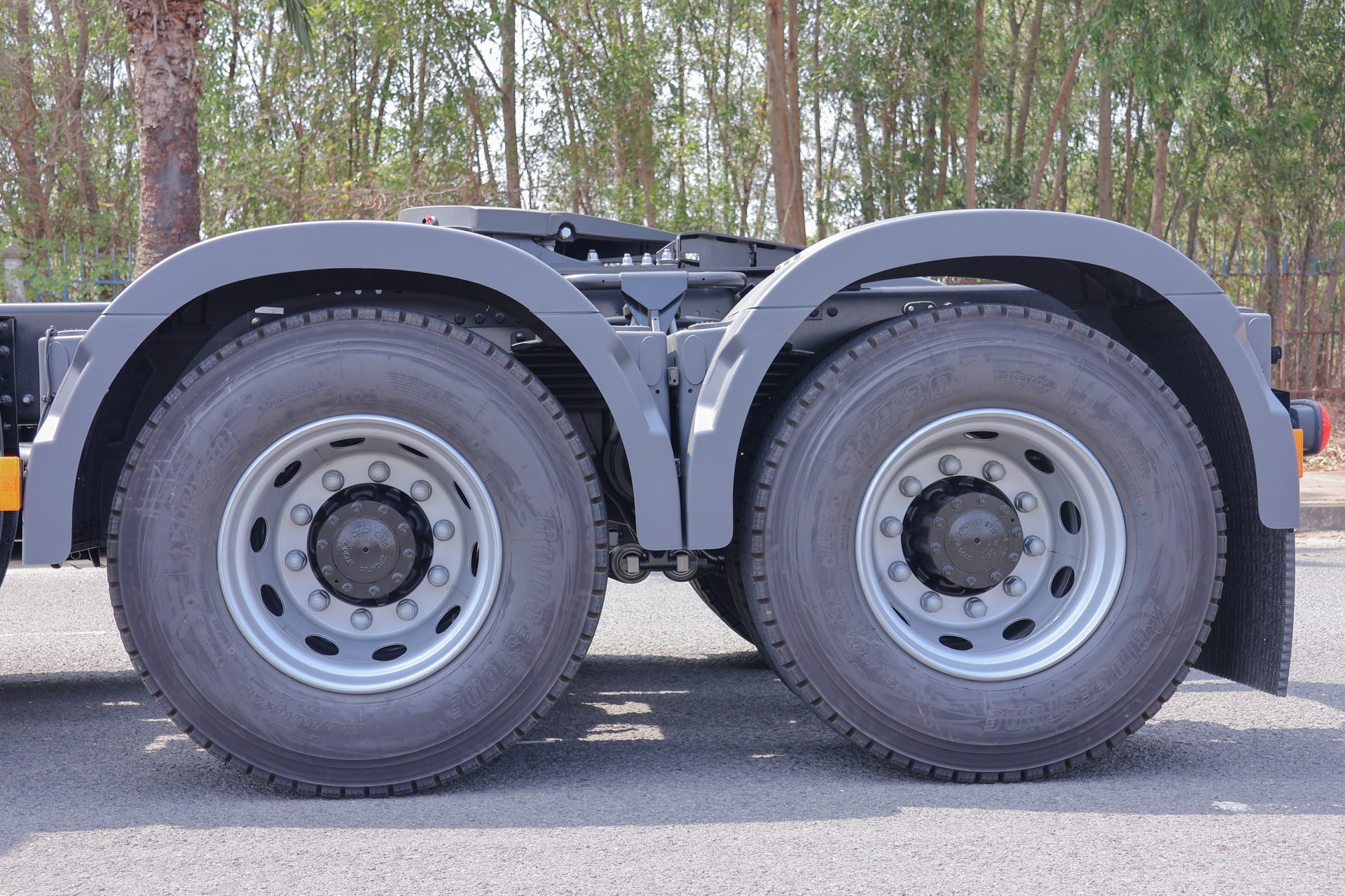 Đầu Kéo Nóc Cao 6x4 GWE 350 - http://marketing.udtrucks.com.vn/file/udtrucks/GWE-350-XXSL/photo/IMG_7690.jpg