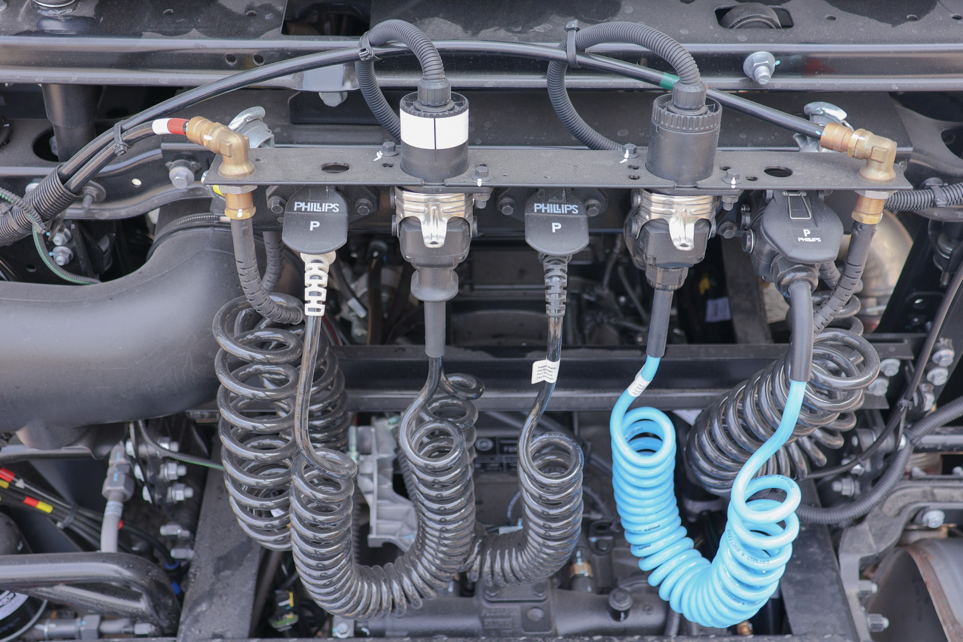 Đầu Kéo Nóc Cao 6x4 GWE 350 - http://marketing.udtrucks.com.vn/file/udtrucks/GWE-350-XXSL/photo/IMG_7696.jpg