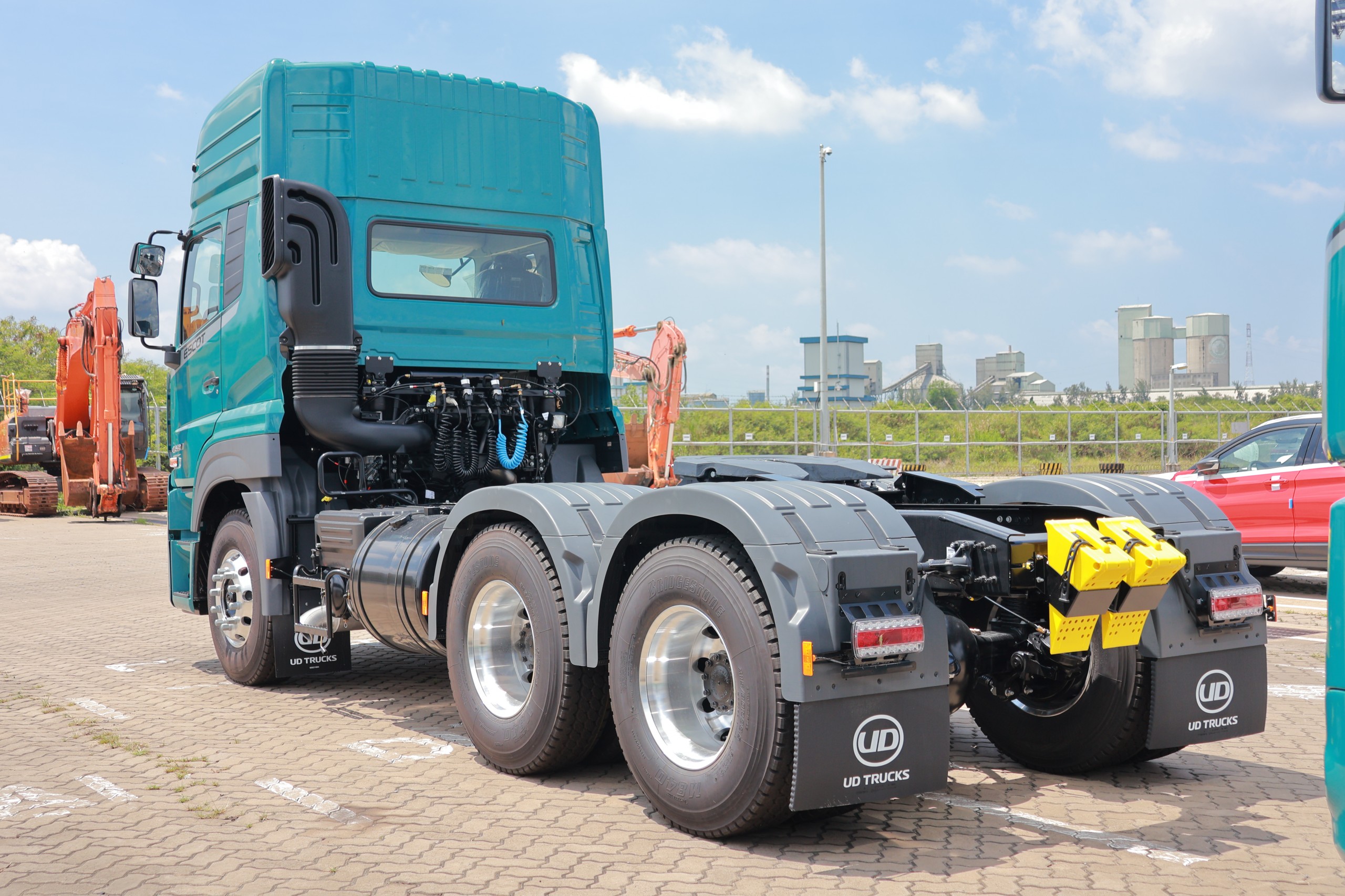 Đầu kéo GWE 410 XXSL Green - http://marketing.udtrucks.com.vn/file/udtrucks/GWE-410-XXSL/v2026-green/photo/img_6123.jpg
