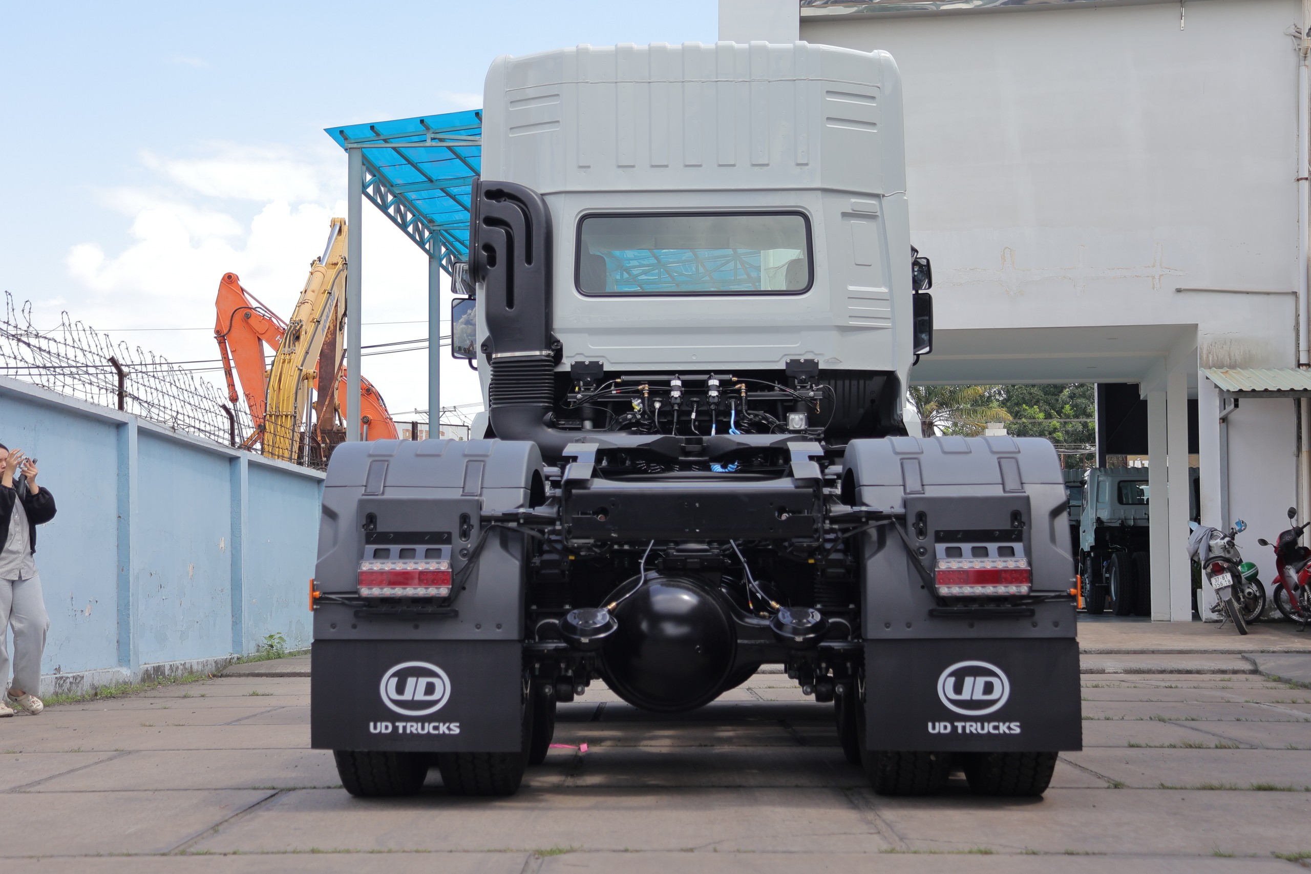 6x4 GWE 410 XXSL 2026 - http://marketing.udtrucks.com.vn/file/udtrucks/GWE-410-XXSL/v2026/photo/gwe_410_xxsl_2026_5.jpg