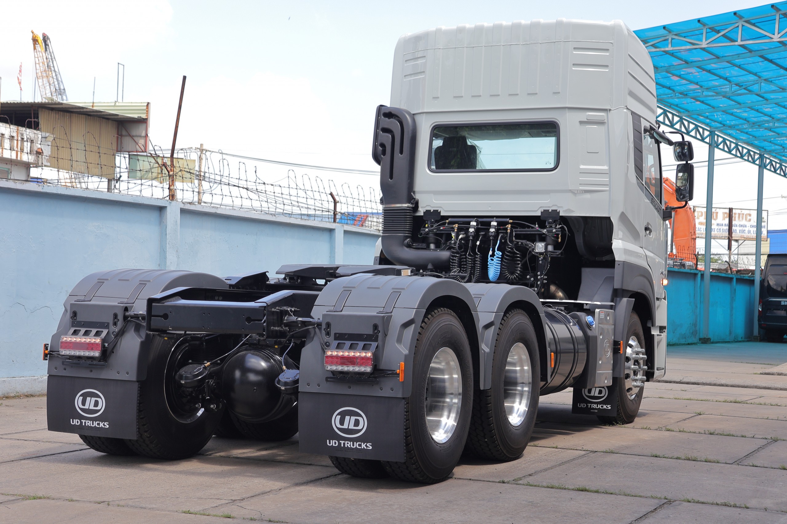 6x4 GWE 410 XXSL 2026 - http://marketing.udtrucks.com.vn/file/udtrucks/GWE-410-XXSL/v2026/photo/gwe_410_xxsl_2026_6.jpg