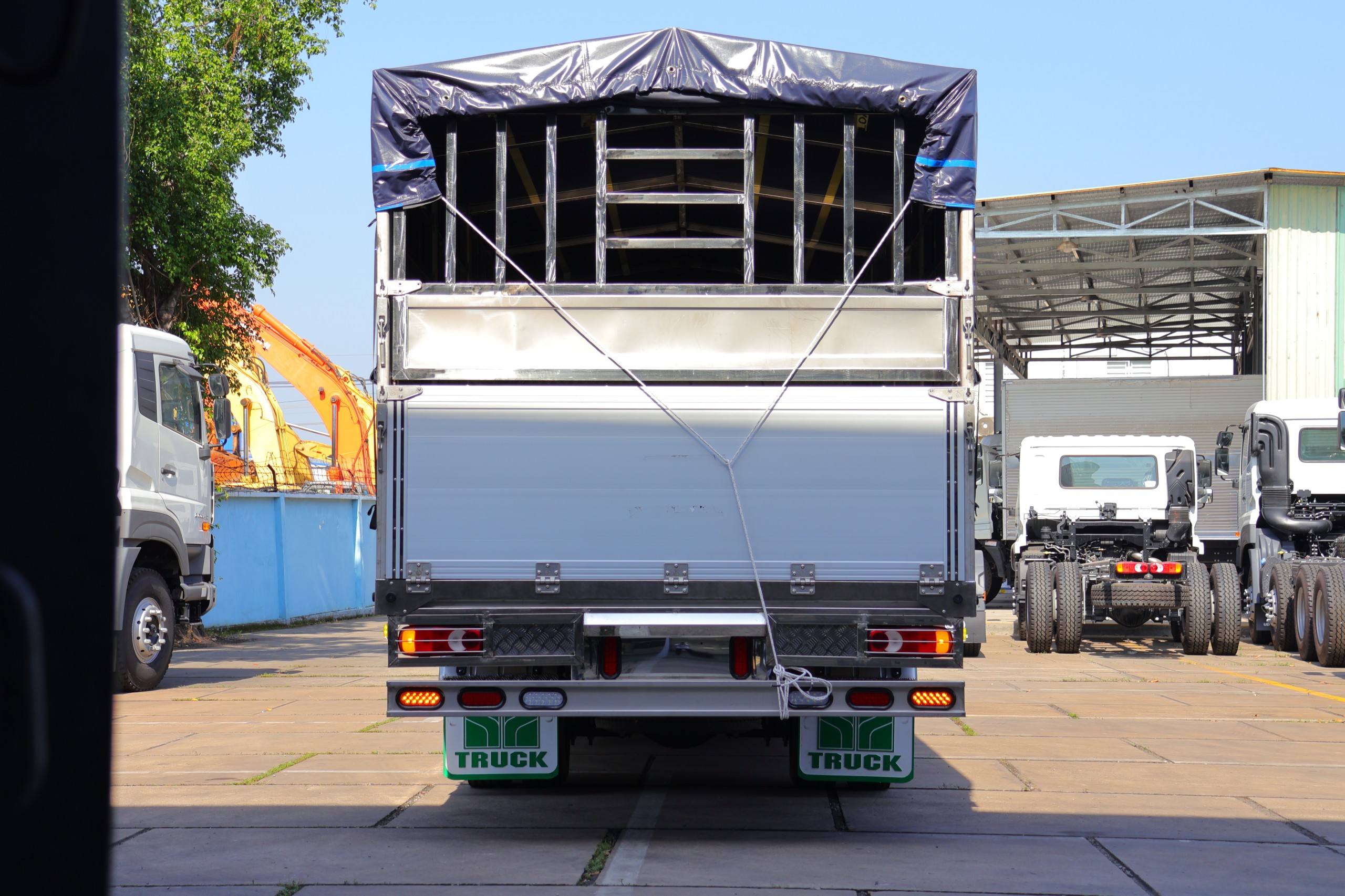 TMB 4x2 MKE 210 - http://marketing.udtrucks.com.vn/file/udtrucks/MKE-210/TMB-6m8/photo/img_3637.jpg