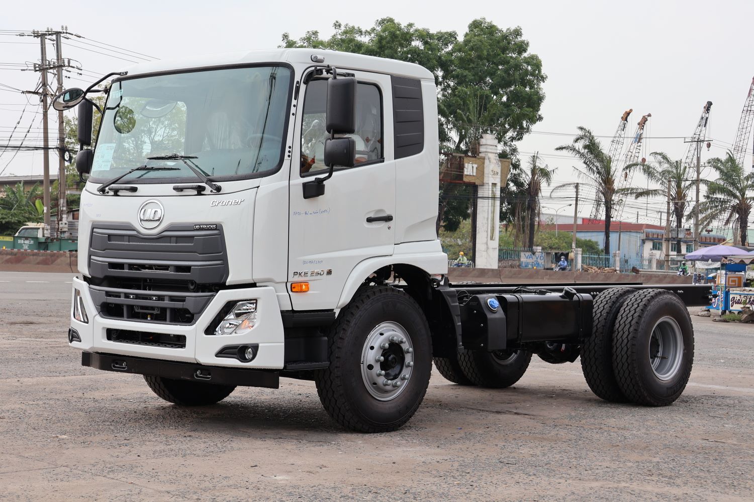 Chassis 4x2 PKE 250 WB3750 - http://marketing.udtrucks.com.vn/file/udtrucks/PKE-250/3750/photo/IMG_0474.jpg