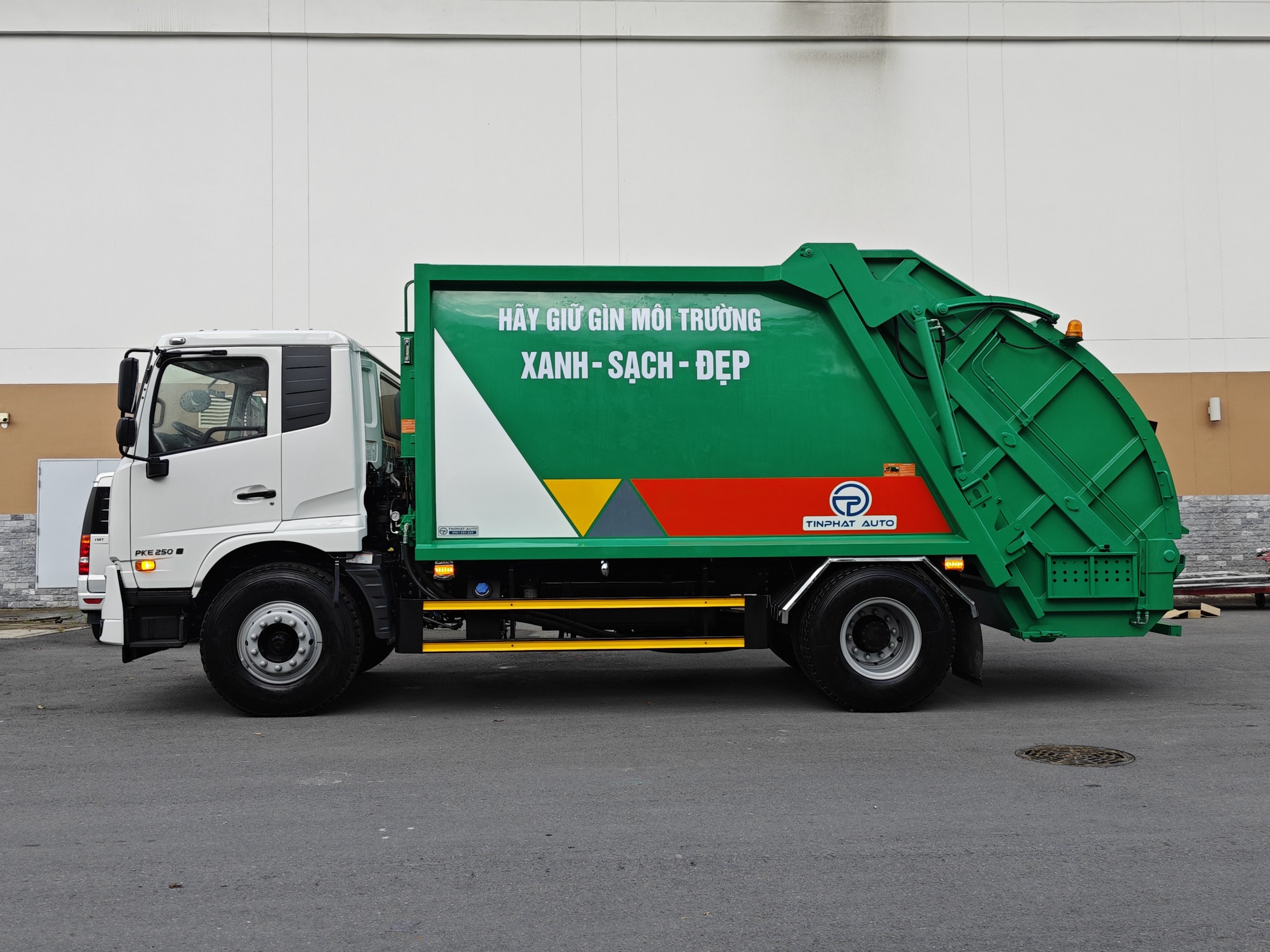 Xe Ép Rác 4x2 PKE 250 - http://marketing.udtrucks.com.vn/file/udtrucks/PKE-250/Ep-Rac/photo/img_20250525_160425.jpg