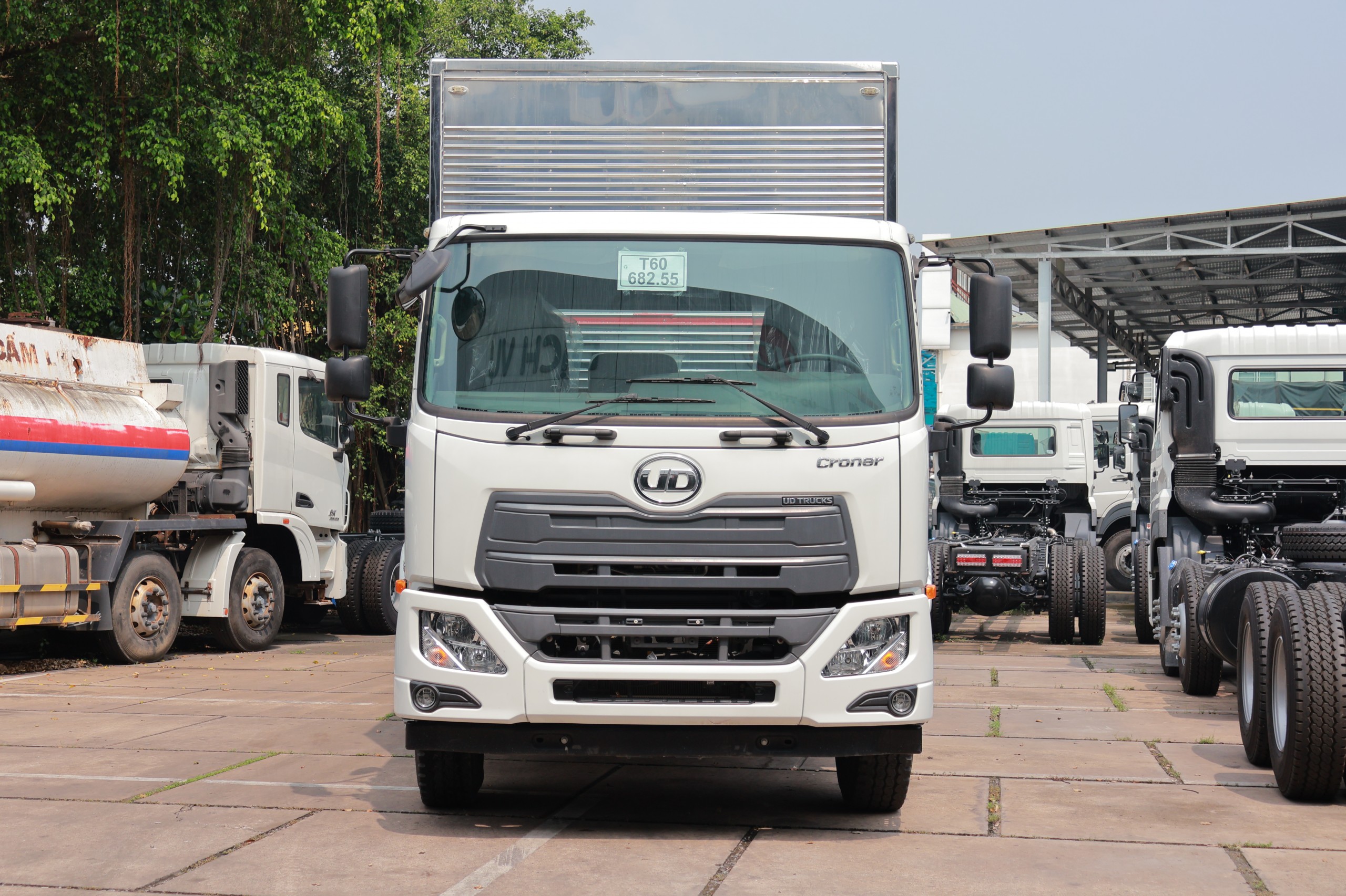4x2 PKE 250 Thùng Kín HN - http://marketing.udtrucks.com.vn/file/udtrucks/PKE-250/TK-HN/photo/img_6424.jpg