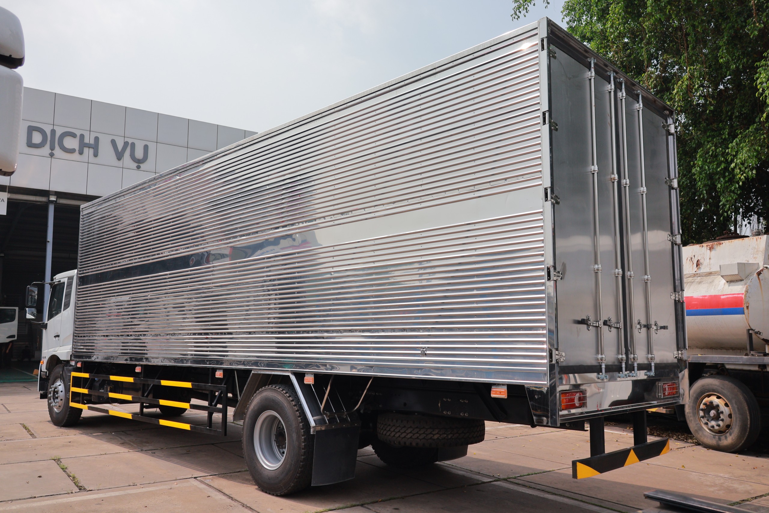 4x2 PKE 250 Thùng Kín HN - http://marketing.udtrucks.com.vn/file/udtrucks/PKE-250/TK-HN/photo/img_6433.jpg