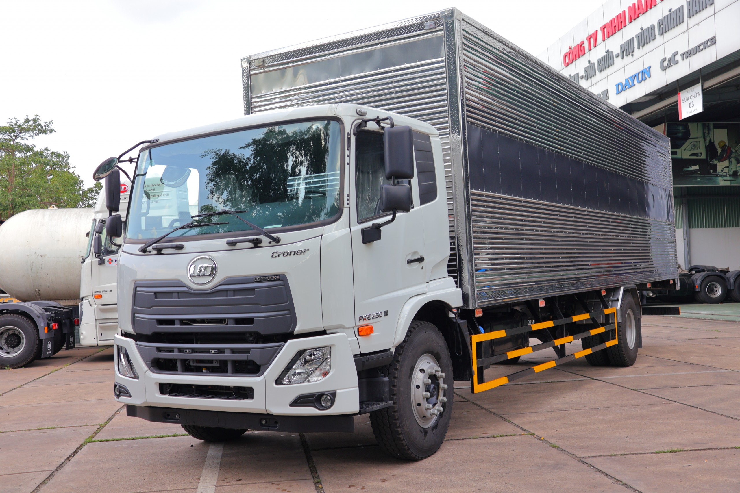 Thùng Kín 4x2 PKE 250 - http://marketing.udtrucks.com.vn/file/udtrucks/PKE-250/TK-TN/photo/img_3580.jpg
