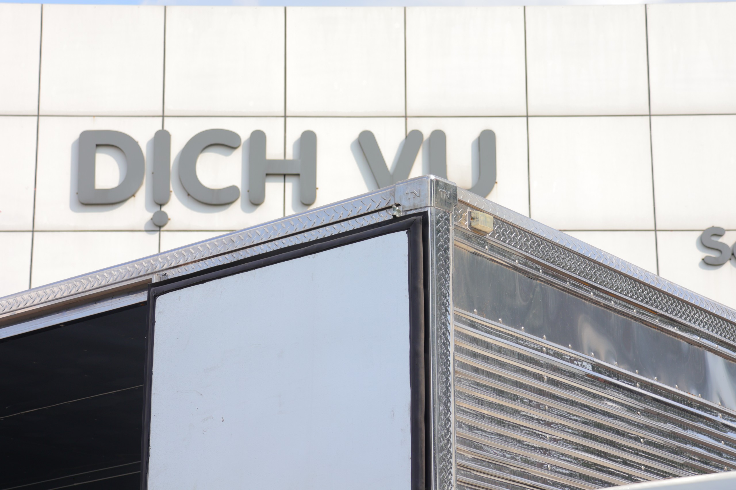 Thùng Kín 4x2 PKE 250 - http://marketing.udtrucks.com.vn/file/udtrucks/PKE-250/TK-TN/photo/img_3589.jpg