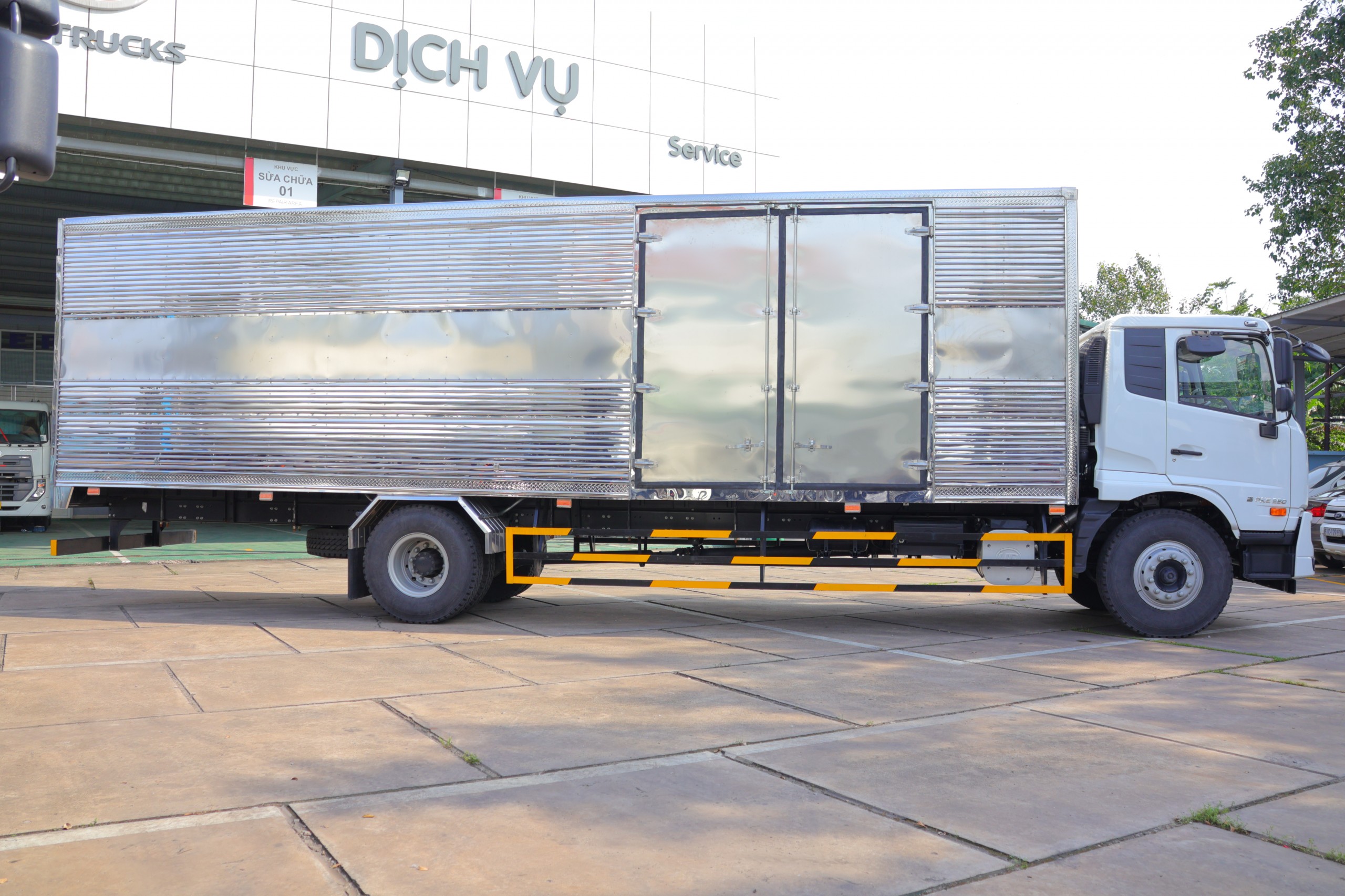 Thùng Kín 4x2 PKE 250 - http://marketing.udtrucks.com.vn/file/udtrucks/PKE-250/TK-TN/photo/img_3598.jpg