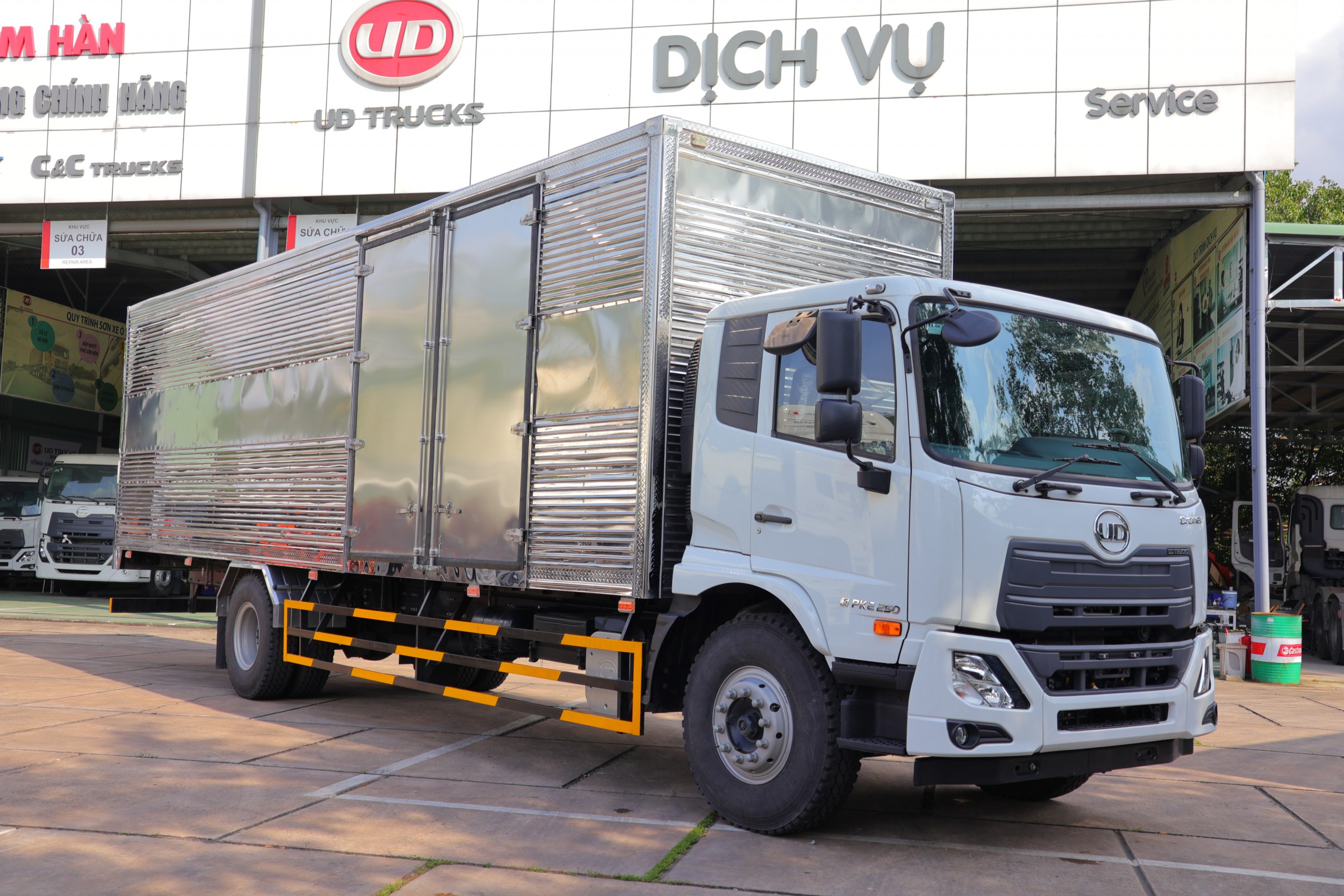 Thùng Kín 4x2 PKE 250 - http://marketing.udtrucks.com.vn/file/udtrucks/PKE-250/TK-TN/photo/img_3599.jpg