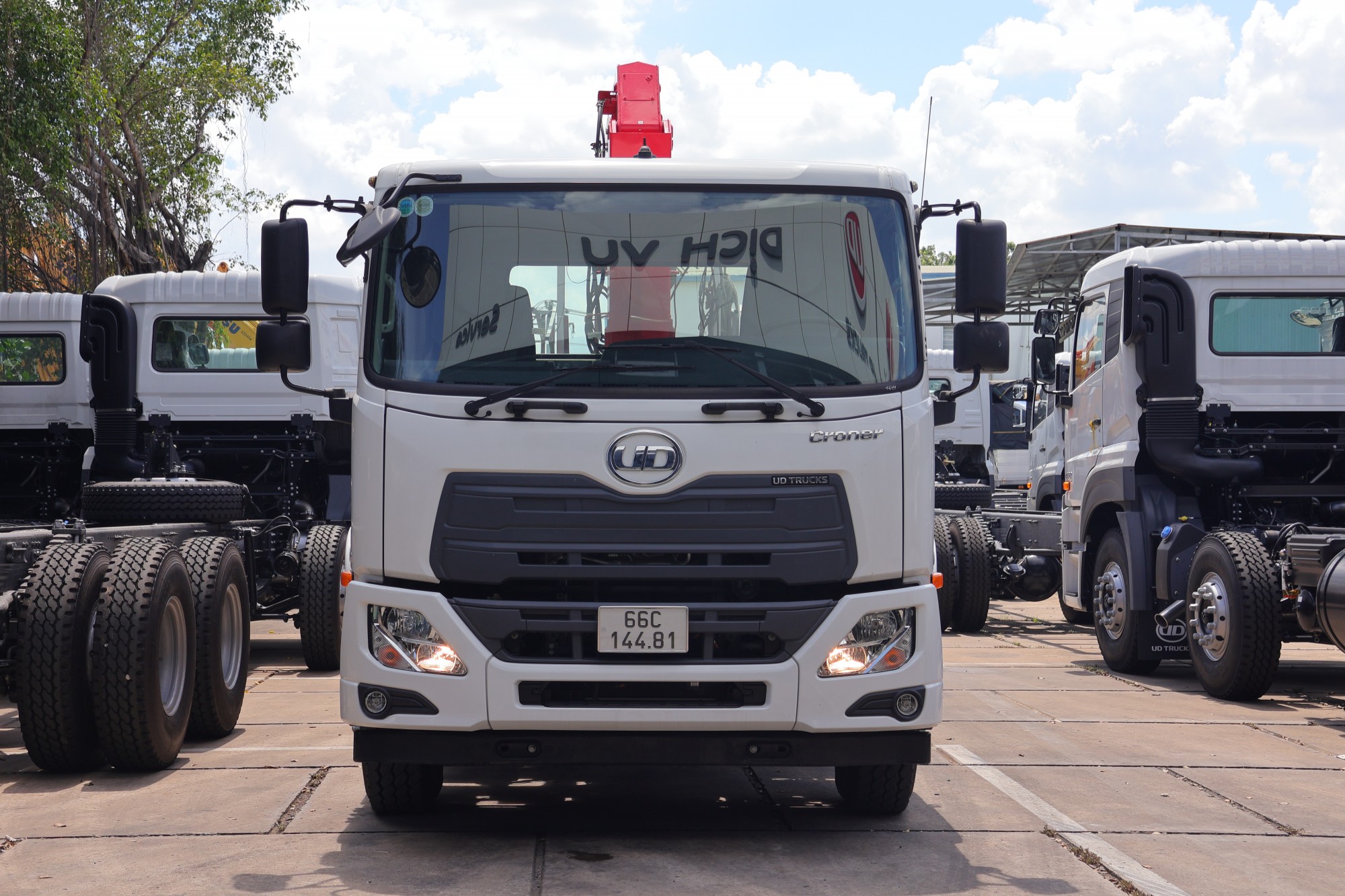 Cẩu UNIC 4x2 PKE 250 - http://marketing.udtrucks.com.vn/file/udtrucks/PKE-250/UNIC-5T/Photo/IMG_8324.jpg