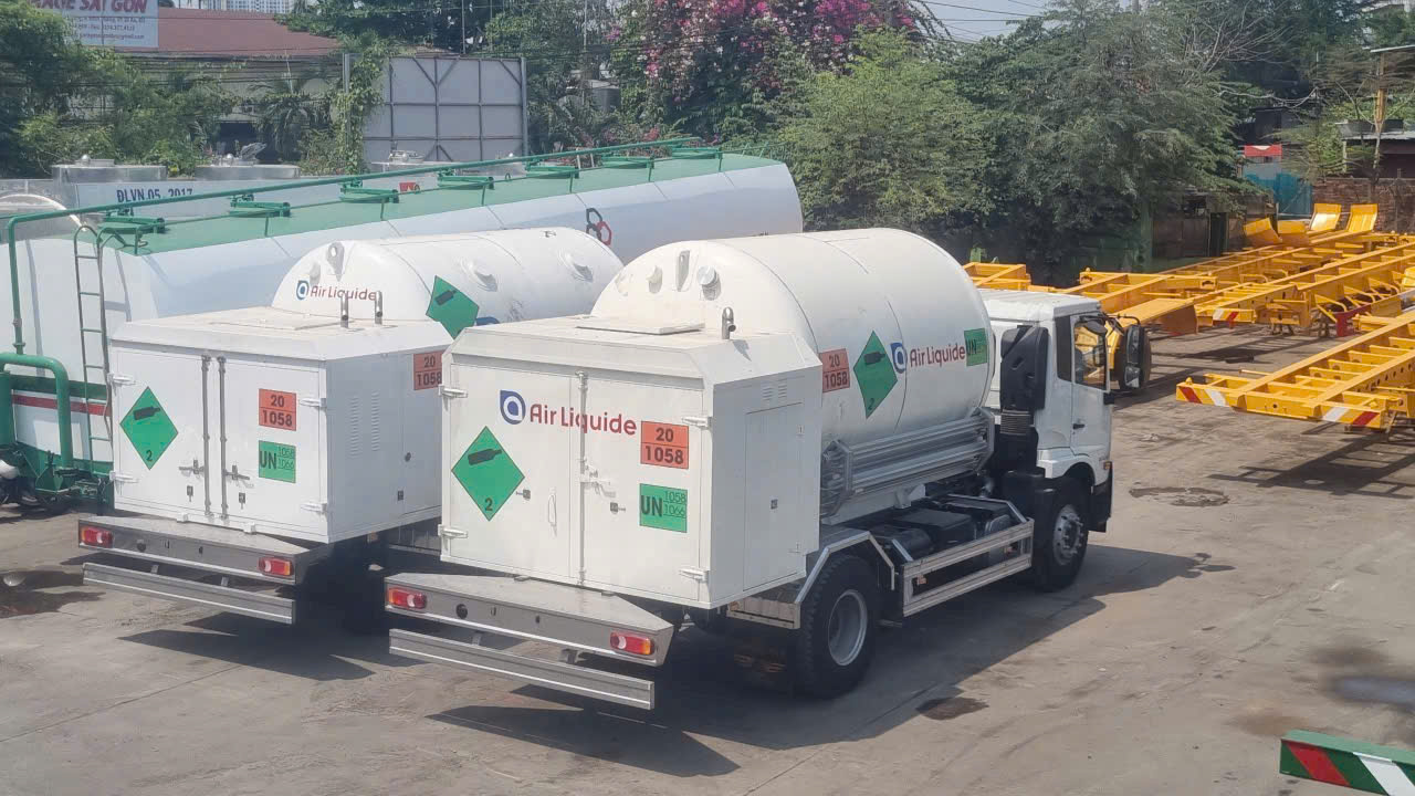 4x2 PKE 250 Liquide Nitrogen - http://marketing.udtrucks.com.vn/file/udtrucks/PKE-250/nitro-asean/photo/z7991154945434_8641e547a5d8fcafc542e37b487a1e4f.jpg