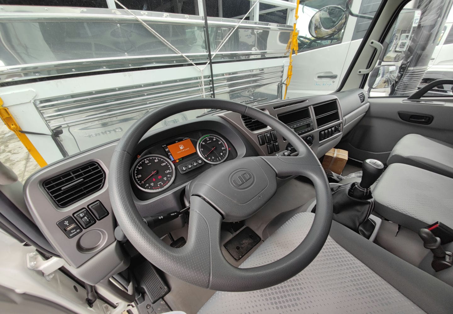 UD Croner LKE 210 - http://marketing.udtrucks.com.vn/file/udtrucks/cabin/LKE-210/IMG_20220816_103749low.jpg