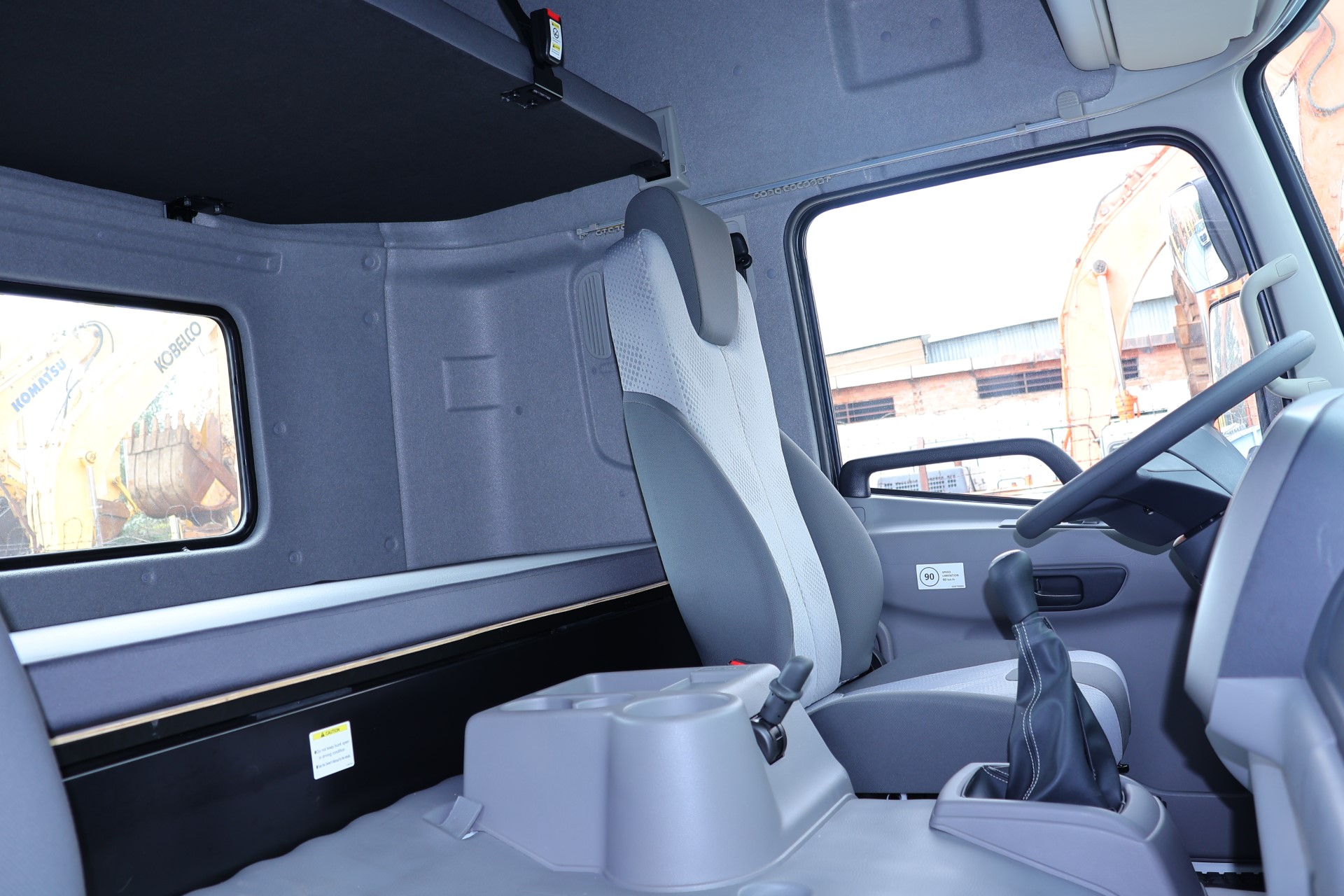 UD Quester GWE 350 XXSL - http://marketing.udtrucks.com.vn/file/udtrucks/cabin/XXSL/IMG_7741.jpg